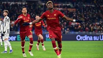  迪巴拉任意球制胜，罗马客场抢分成功  