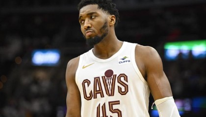  米切尔45分骑士横扫步行者  