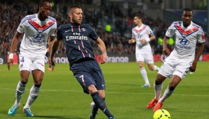  巴黎圣日耳曼主场大胜里昂，登顶法甲积分榜  