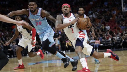  巴特勒硬解开拓者热火喜提四连胜冲击东部前三  