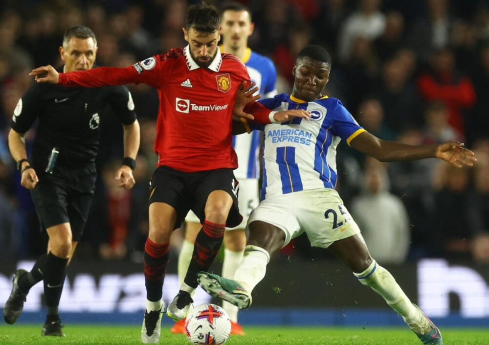  曼联争议红牌引热议，B费染红离场球队惨遭绝杀  