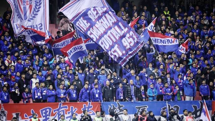  沃尔夫斯堡主场灯光故障延期比赛  