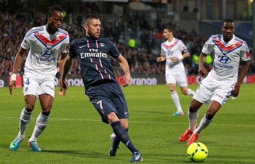  巴黎圣日耳曼主场大胜里昂，登顶法甲积分榜  