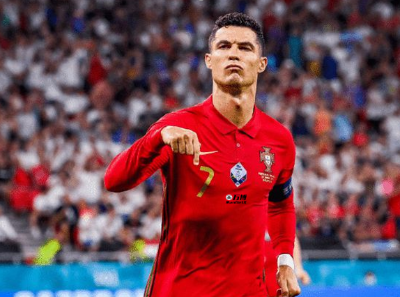  卡利亚里锋霸状态火热，连续三场破门领跑射手榜